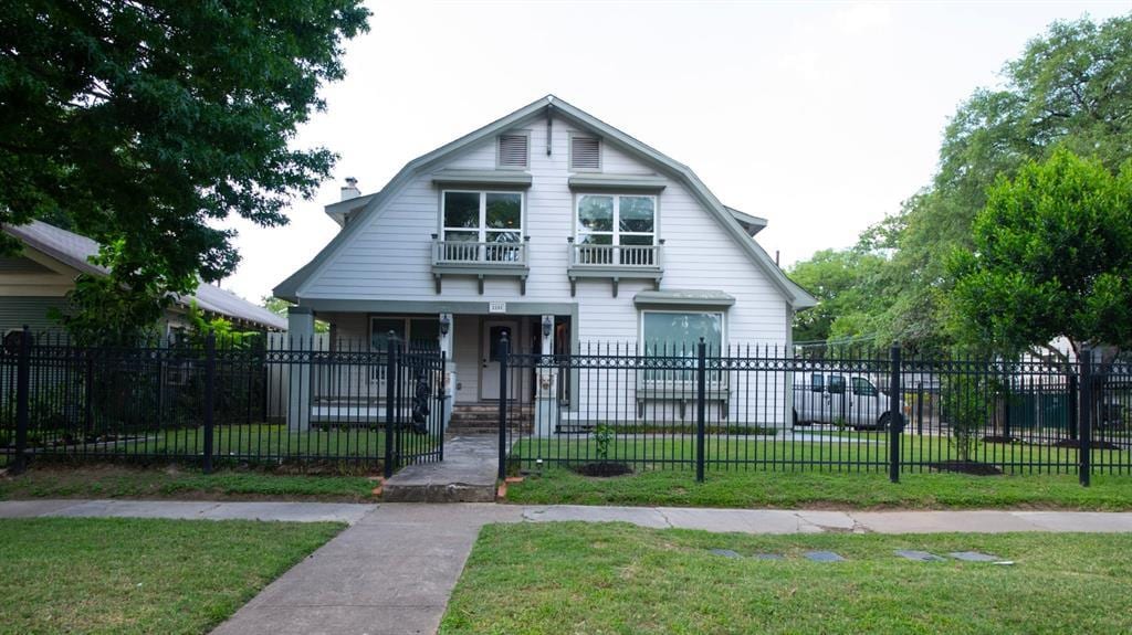 Primary Photo - 1101 E 7th St
