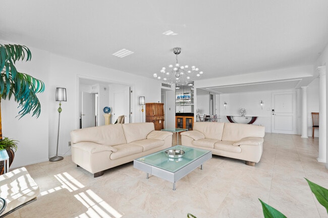 Building Photo - 2600 N Flagler Dr