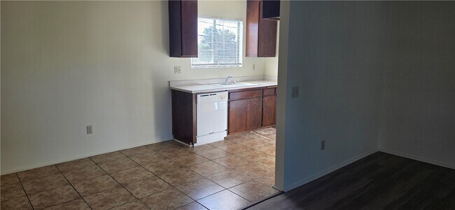 Foto del edificio - 1319 Oakwood Dr W