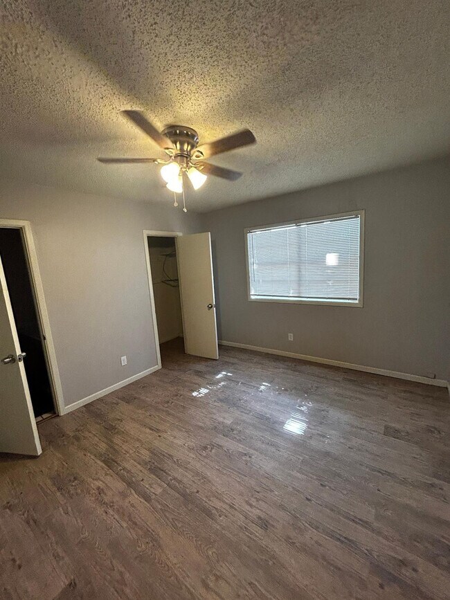 Foto del edificio - 506 N County Rd 1300