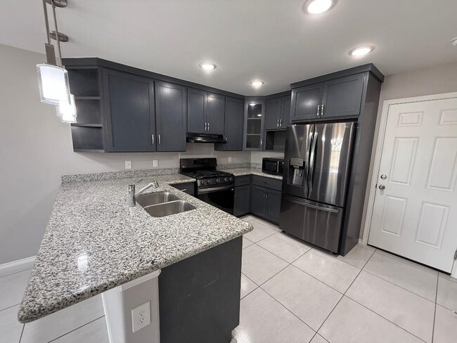Building Photo - 5814 Doctorado Dr