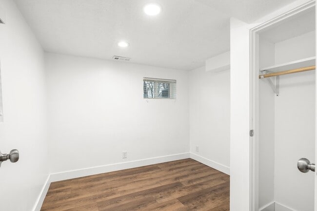 Building Photo - 758 Loveland Ave