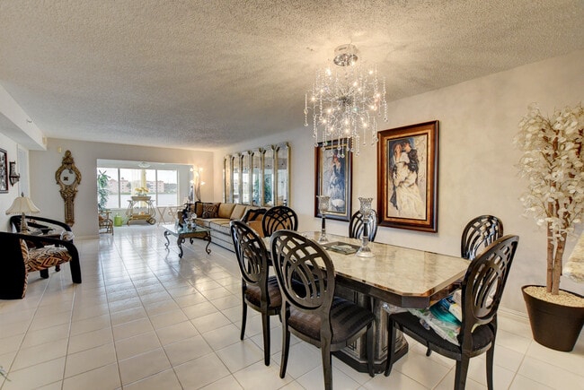 Building Photo - 14095 Royal Vista Dr