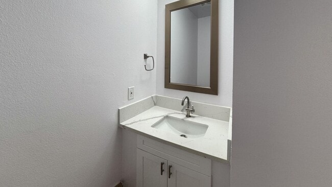 Building Photo - 1726 Stanton Pl