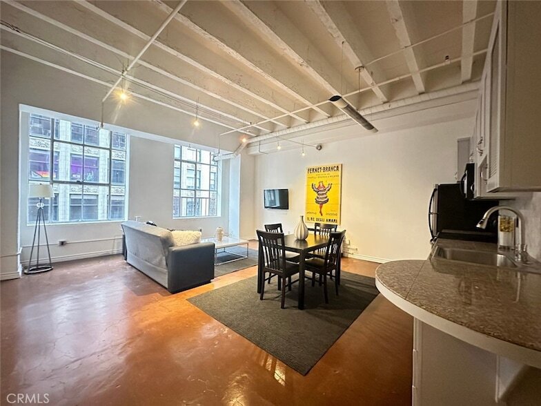 Foto principal - 312 W 5th St