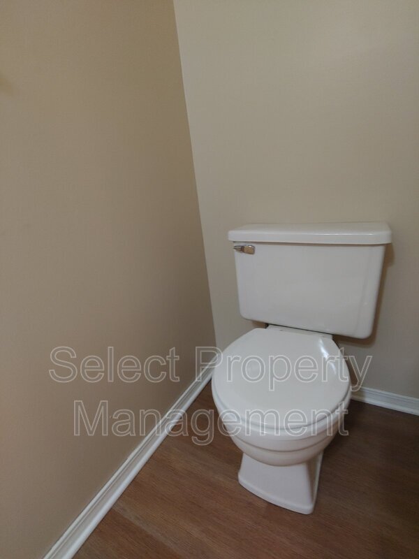 Building Photo - 2310 Versailles Village Pl