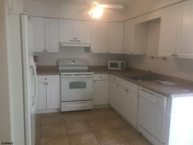 Building Photo - 15 Cambridge Townhouse Dr