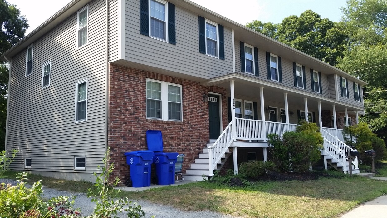 128 Forbes St, Riverside, RI 02915 Townhome Rentals in Riverside RI