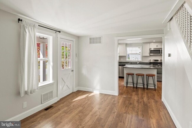 Building Photo - 2201 Alvin Ave