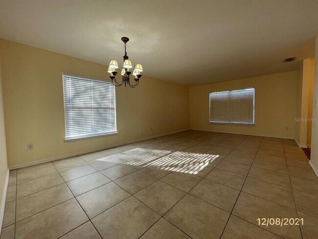 Foto del edificio - 551 Farmingham Ct