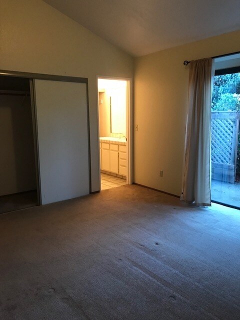Building Photo - 1085 Highlander Dr