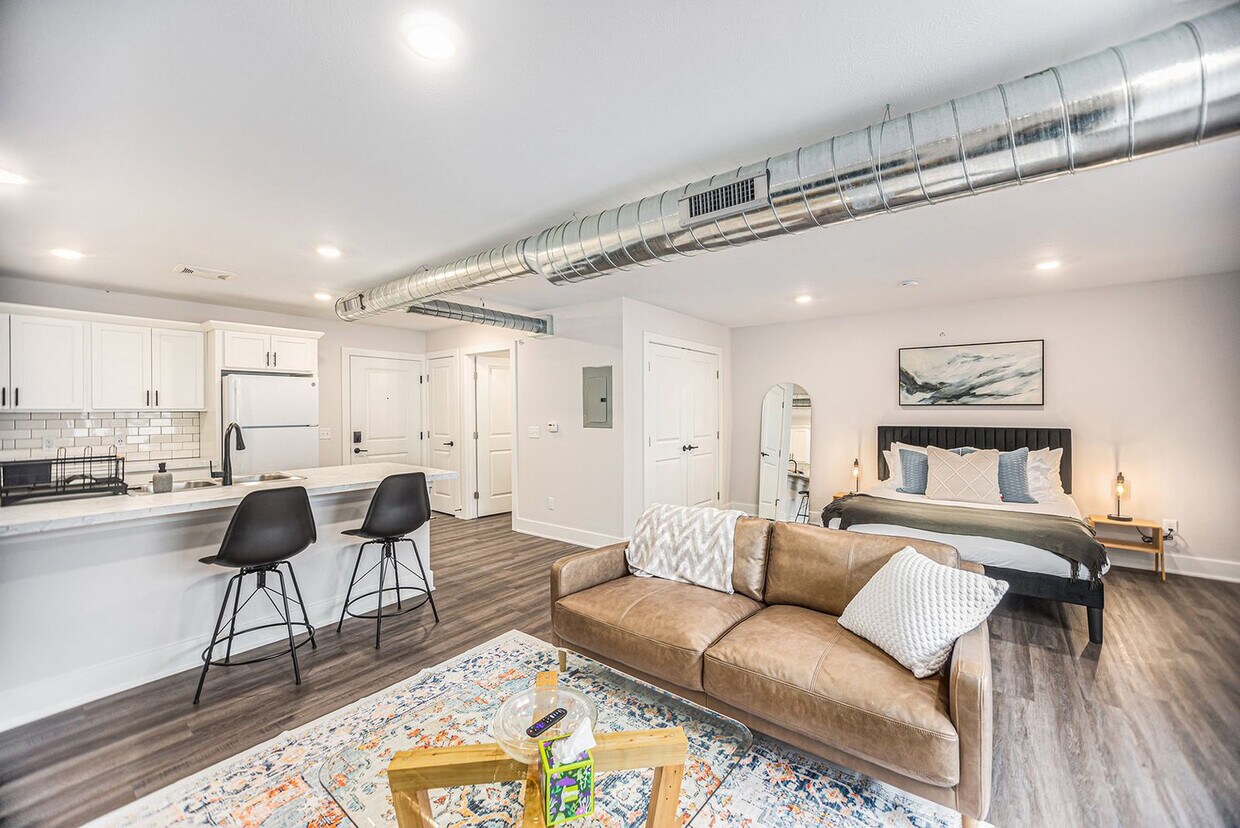 Foto principal - 1562 Michigan St NE