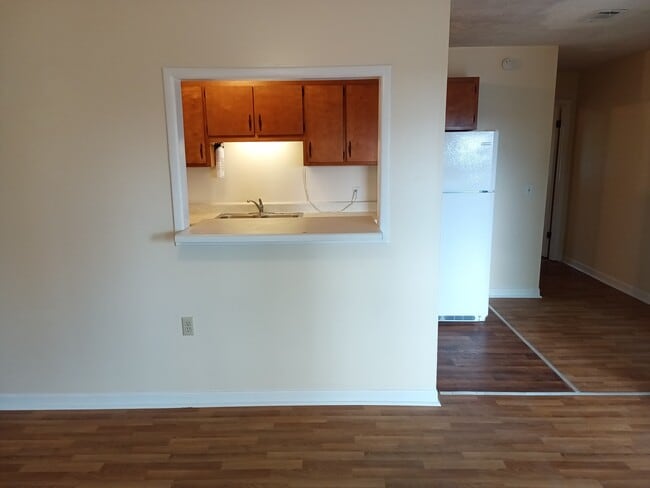 Building Photo - 5230 Beach Dr