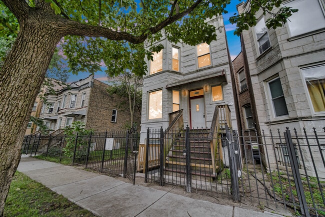 Building Photo - 1826 S Hamlin Ave