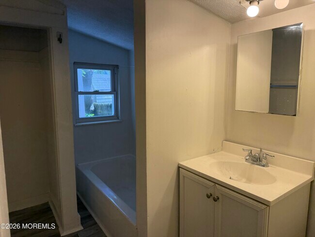Foto del edificio - 405 1/2 Brinley Ave