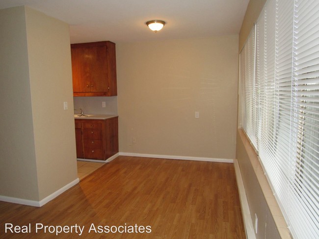 Foto del edificio - 8849 35th Ave SW