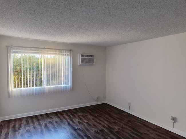 Building Photo - Hollywood Villa Apartments