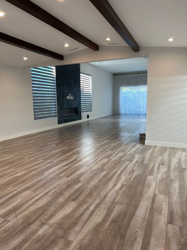 Foto del edificio - 2 Bedroom Modern Luxury, Valley Village