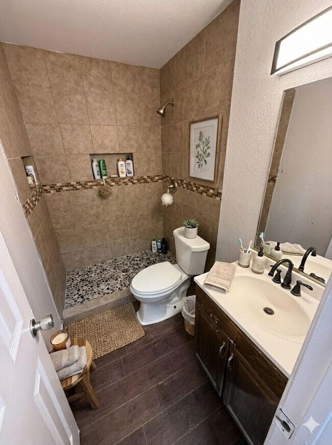 Building Photo - 6700 Rockridge Ct