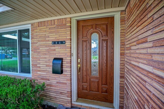 Building Photo - 2110 Nina Lee Ln