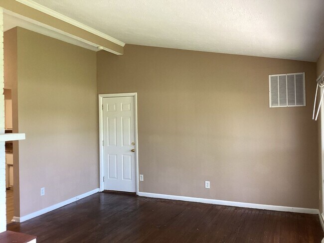 Building Photo - 4984 State Route 122 3BR/2BA (Franklin)