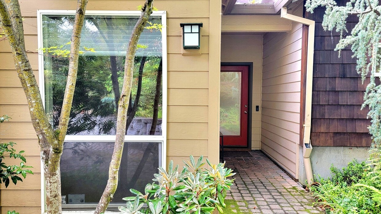 Primary Photo - Beautiful Contemporary 3 bed/2ba home in M...