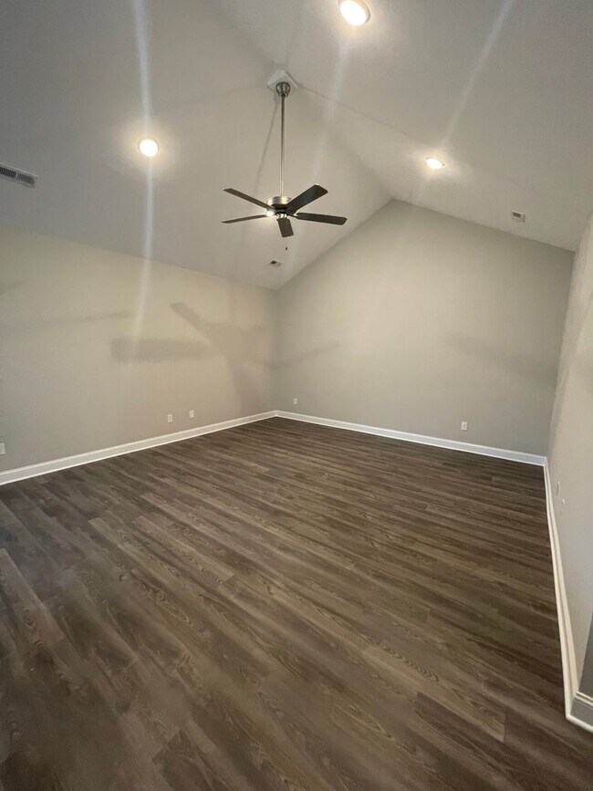 Foto del edificio - 2-Bedroom Townhome in Lenoir City