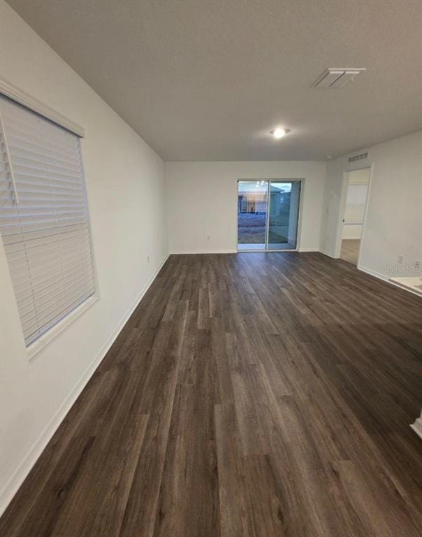 Foto del edificio - 3364 Pine Lily Ave