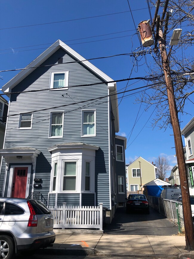 Building Photo - 363 Windsor St