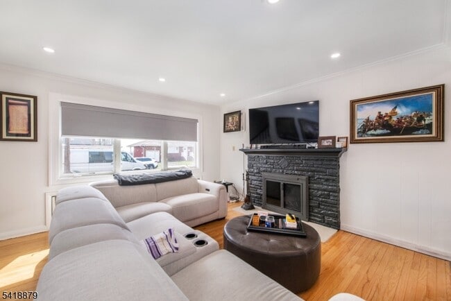 Building Photo - 23 Lois Ave