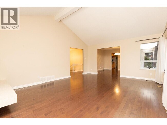 Photo du bâtiment - 1381 CAMBRIDGE Rd