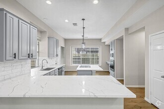 Building Photo - 8827 Lawncliff Ln