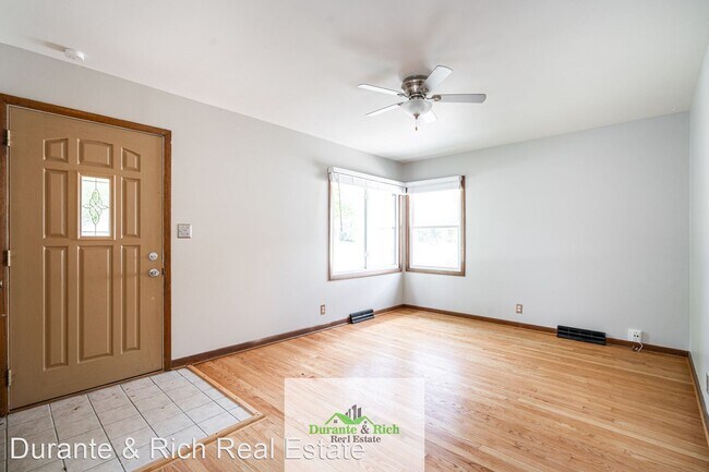 Building Photo - 3 br, 1 bath House - 3121 Kearney Ave