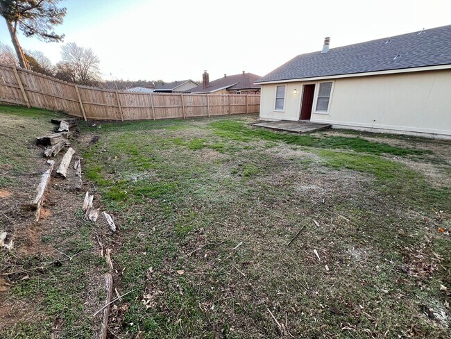 Foto del edificio - Nice 3 Bed 2 Bath 2 Car Garage Home, Total Electric