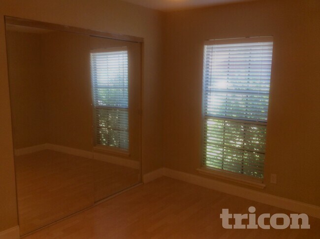 Foto del edificio - 6905 Forestview Dr