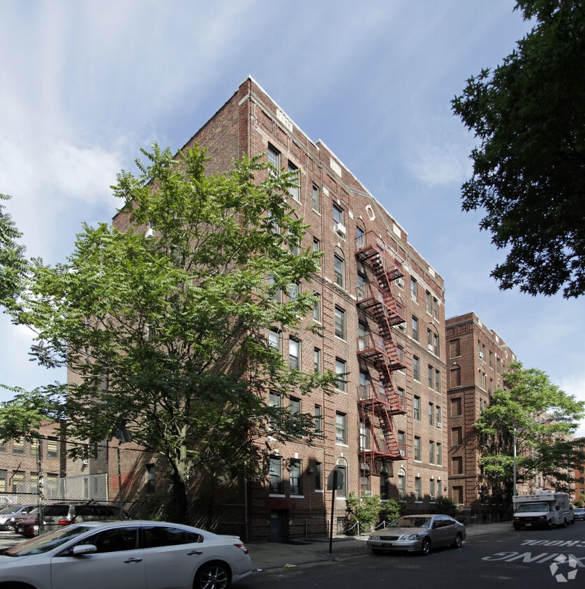 Primary Photo - 240 E 18th St