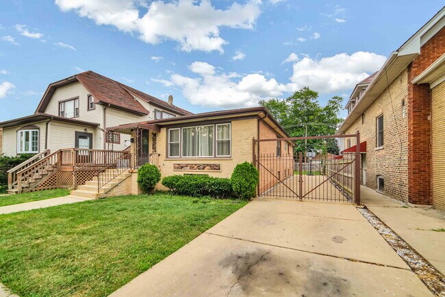 Foto del edificio - 2725 N Oak Park Ave
