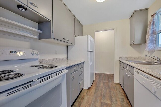 Foto del edificio - 2104-2104 Lee Blvd