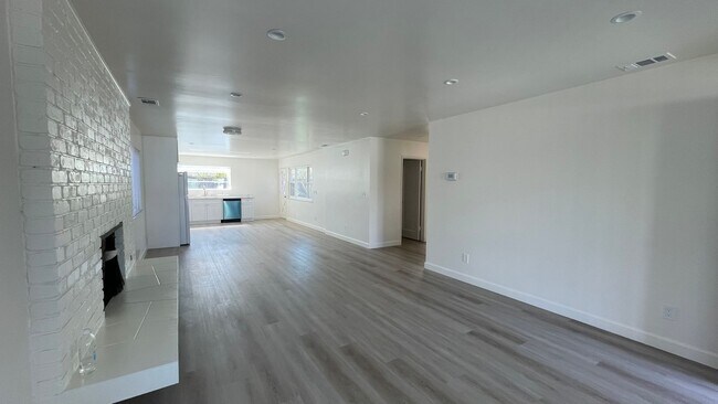 Foto del edificio - 3495 Carrillo Drive