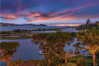 Building Photo - 315 E Strawberry Dr