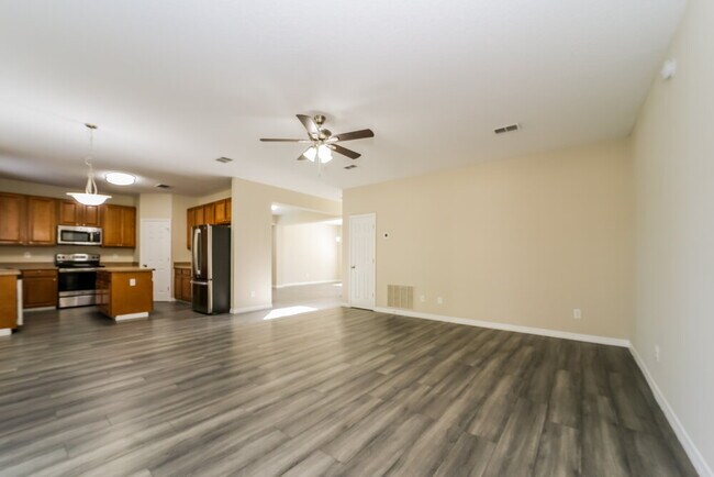 Building Photo - 731 E Red House Branch Rd