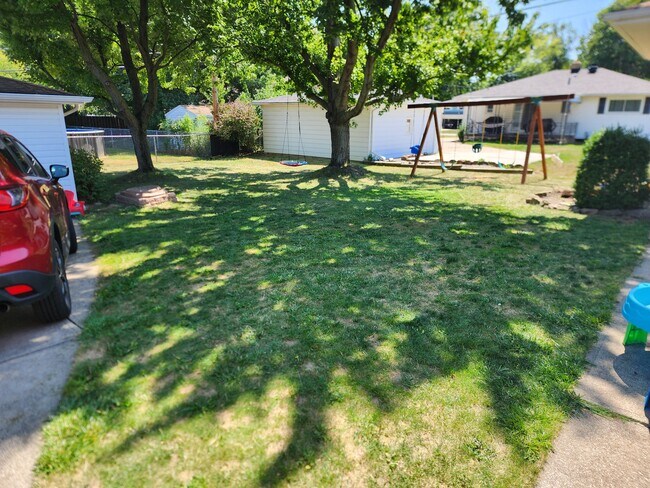 Building Photo - 1895 Valewood Dr