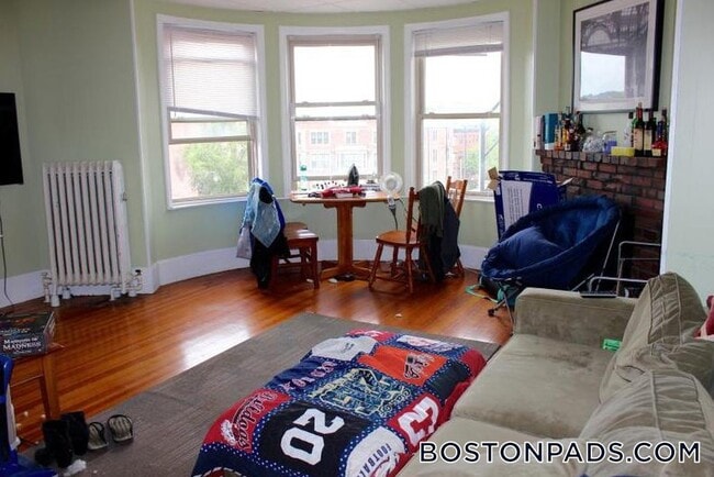 Foto del edificio - 879 Beacon St