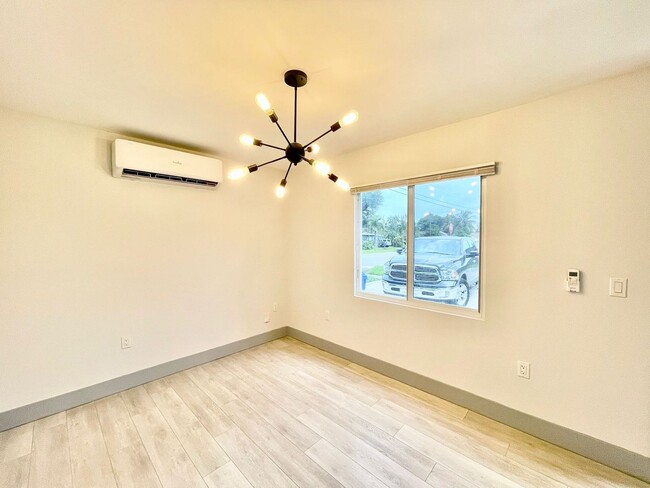 Foto del edificio - 339 NE 172nd St
