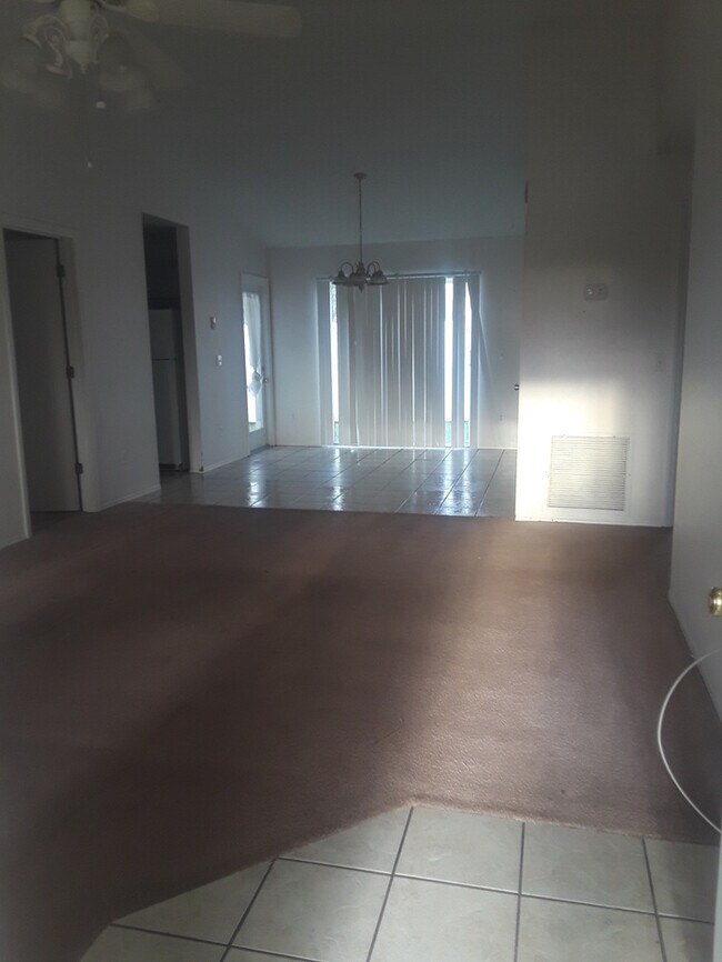 Foto del edificio - Great Property located in Golden Palm