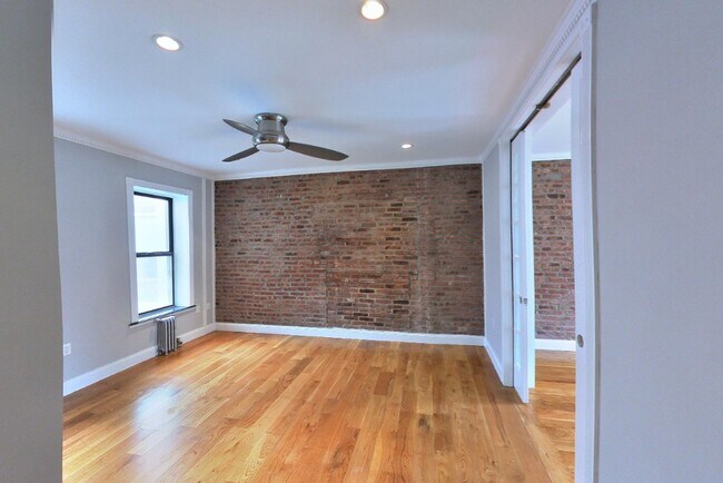 Building Photo - 330 E 100th St