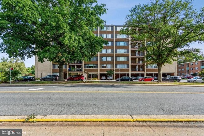 Foto del edificio - 4401 Cherry Hill Rd