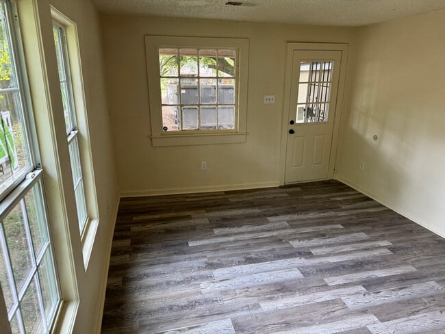 Photo - 4949 Enterprise St (Baton Rouge, LA) House