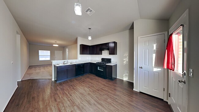Foto del edificio - Very Nice 4 Bedroom 2 Bath Home in Mustang Schools