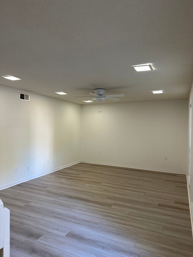 Foto del edificio - 96 Yacht Club Dr NE